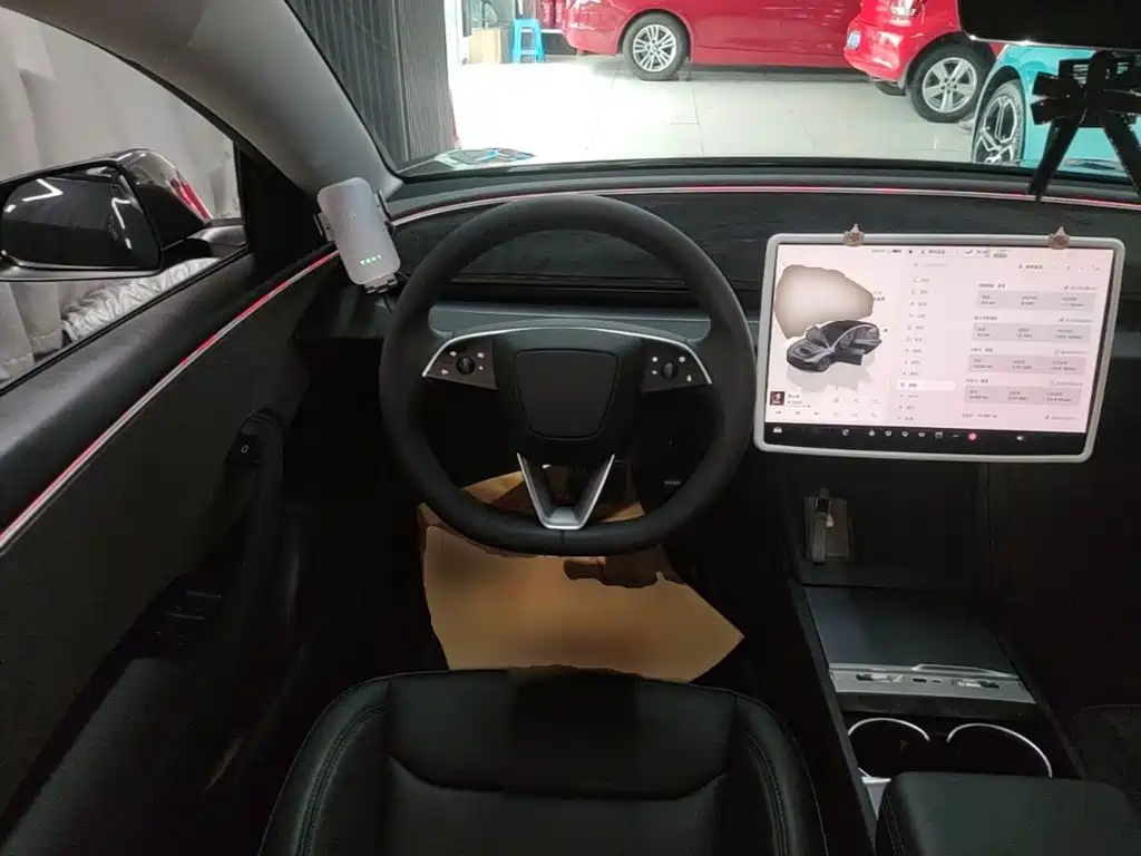 Tesla Model 3 — миниатюра 11