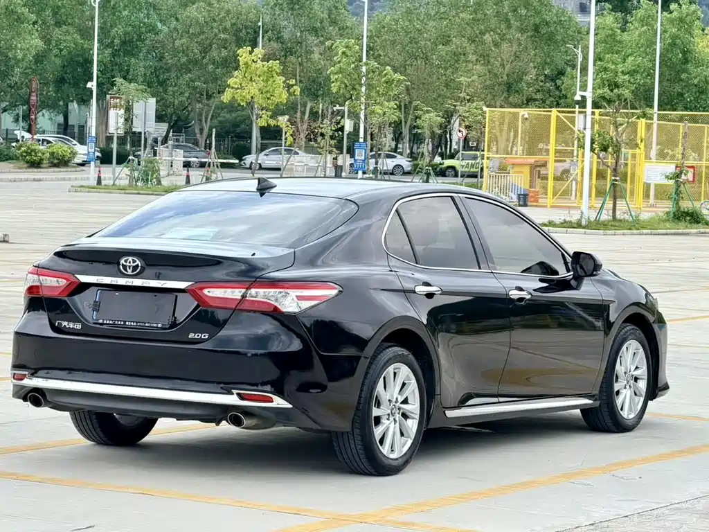 Toyota Camry — миниатюра 5