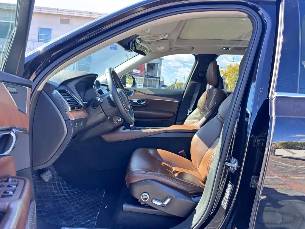 Volvo XC90 — миниатюра 7