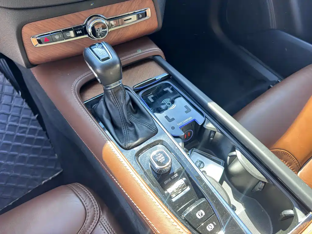 Volvo XC90 — миниатюра 16