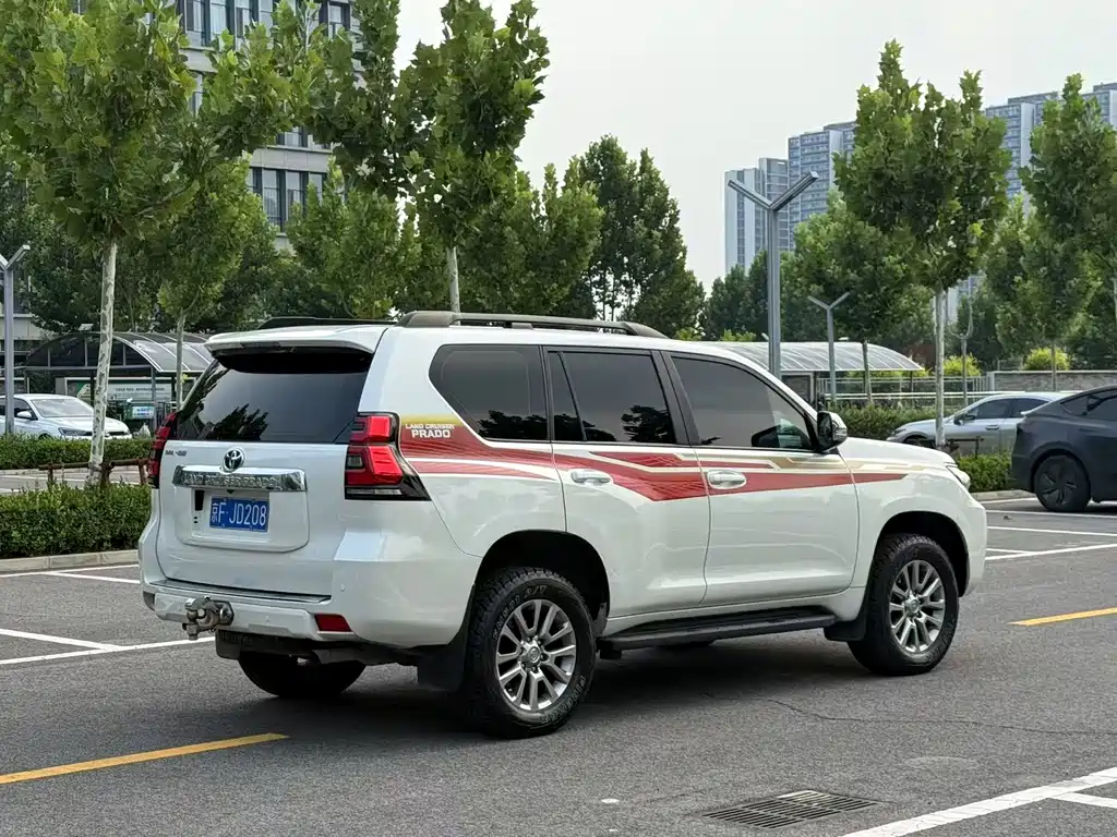 TOYOTA PRADO
