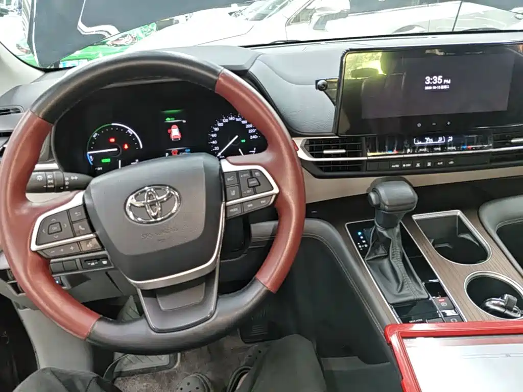 Toyota Sienna — миниатюра 10