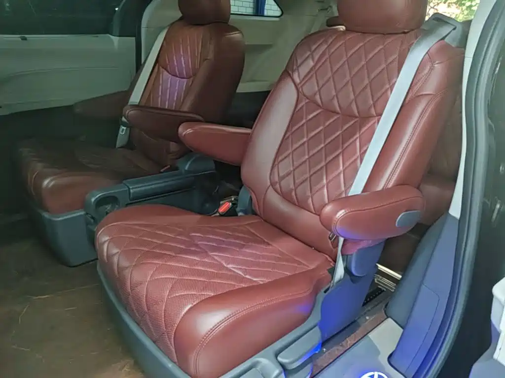 Toyota Sienna — миниатюра 17