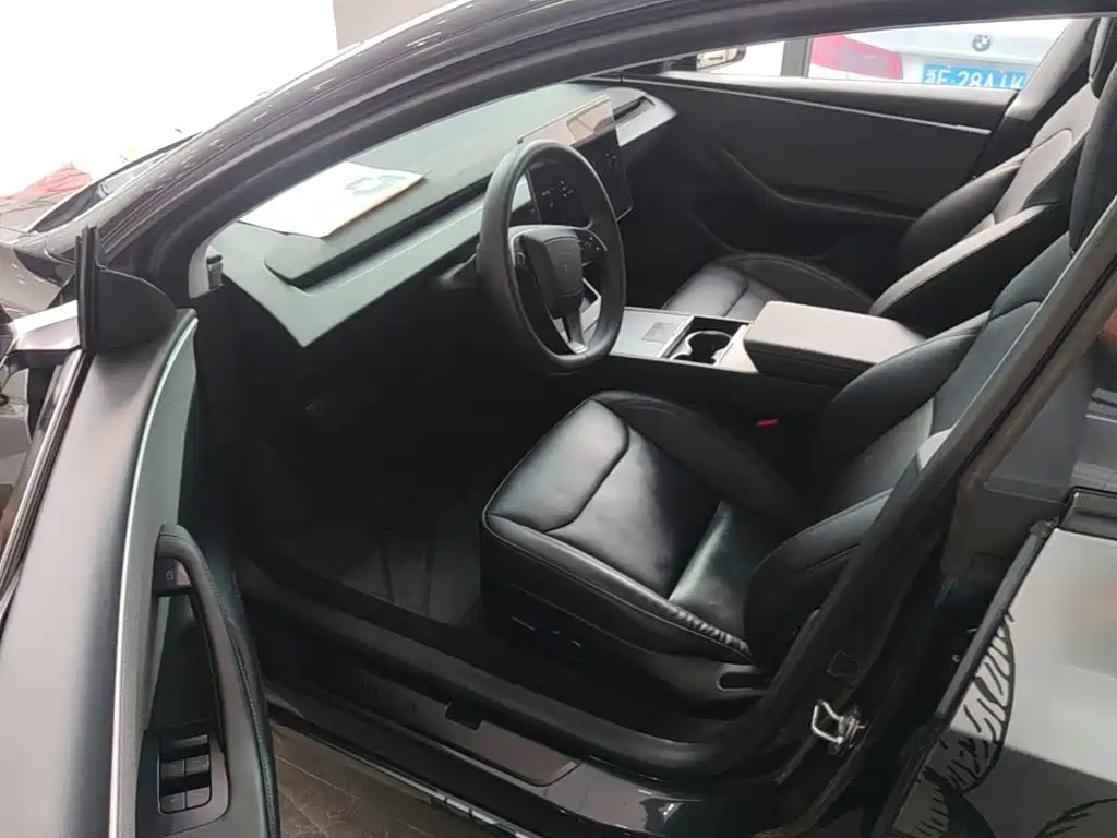 Tesla Model 3 — миниатюра 16