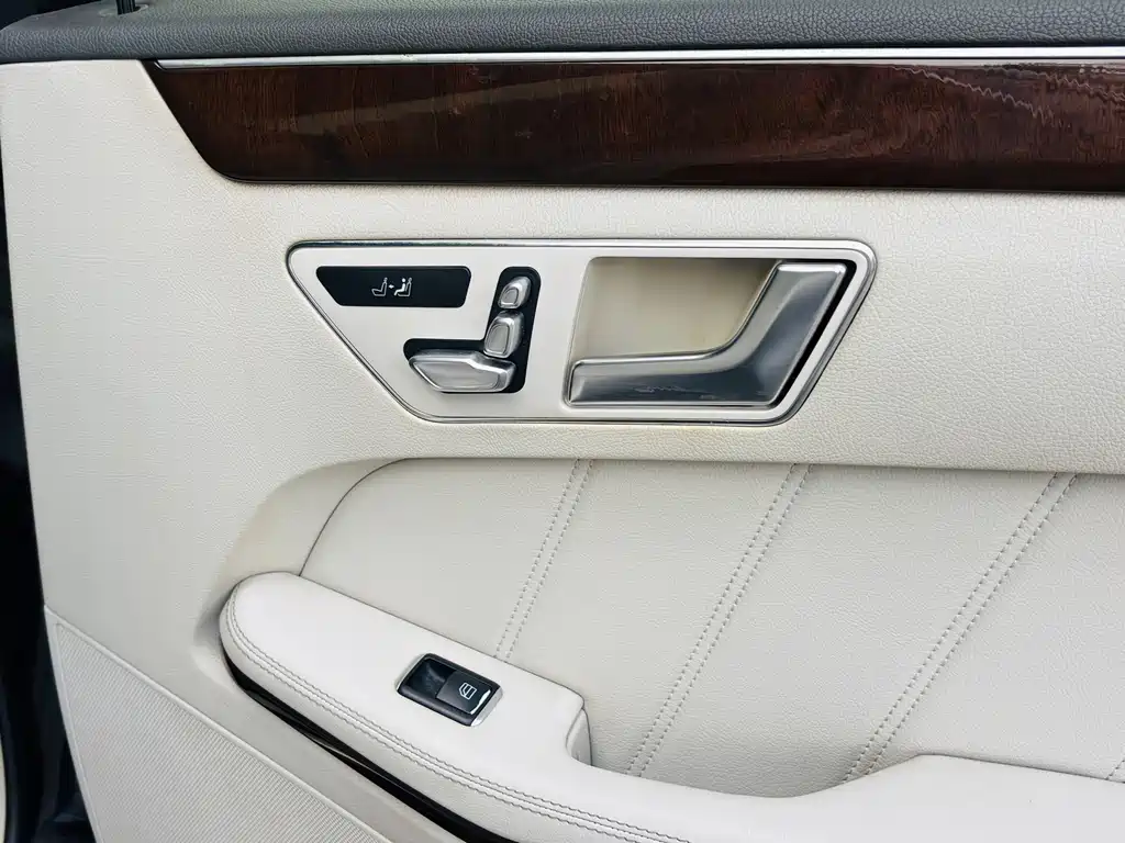 Mercedes-Benz E-Class — миниатюра 9