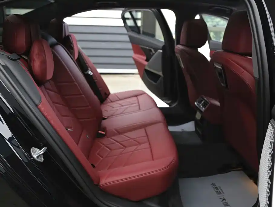 BMW 5 Series — миниатюра 24
