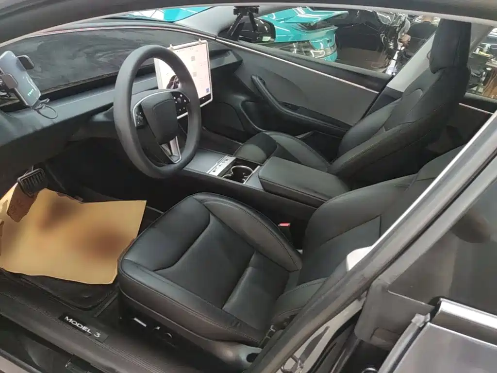 Tesla Model 3 — миниатюра 15