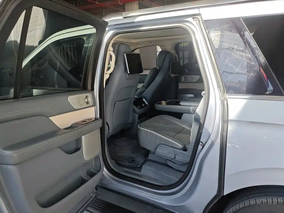 Lincoln Navigator — миниатюра 7