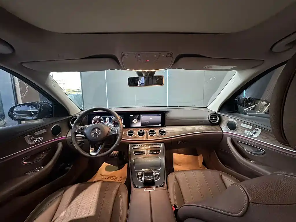 Mercedes-Benz E-Class — миниатюра 9