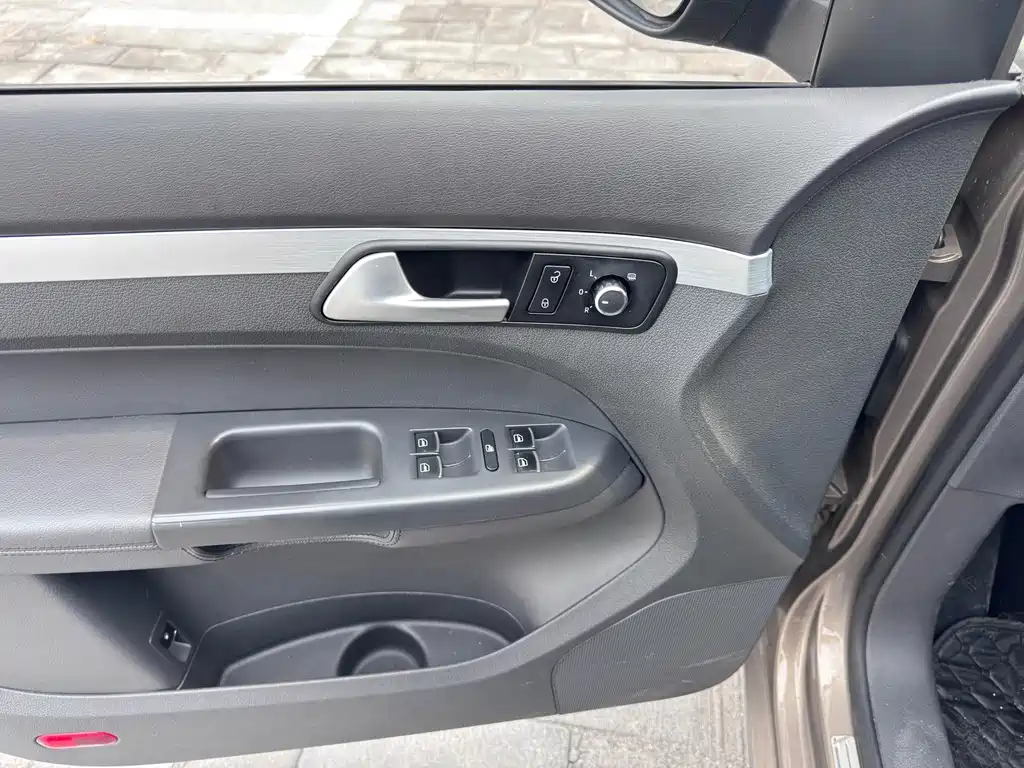 Volkswagen Touran — миниатюра 16