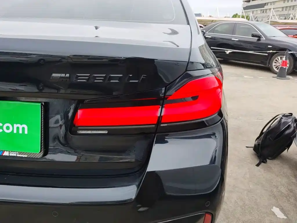 BMW 5 Series — миниатюра 8