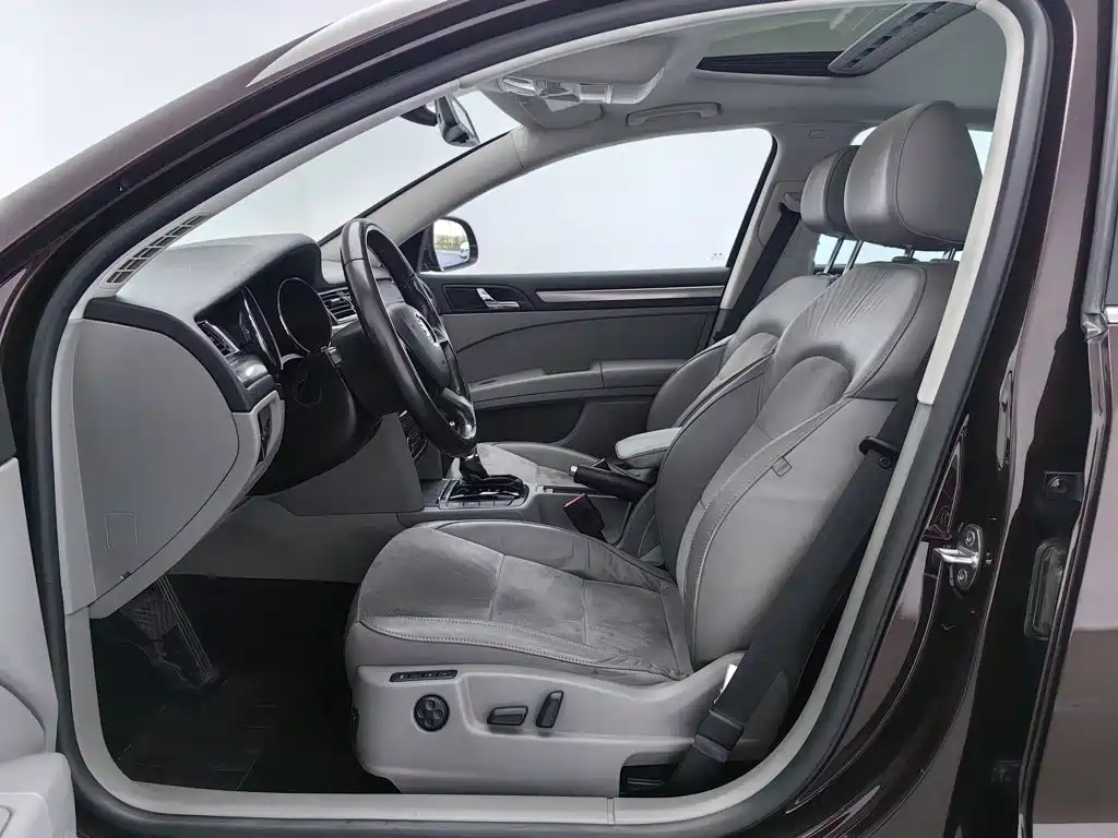 Skoda Superb — миниатюра 10