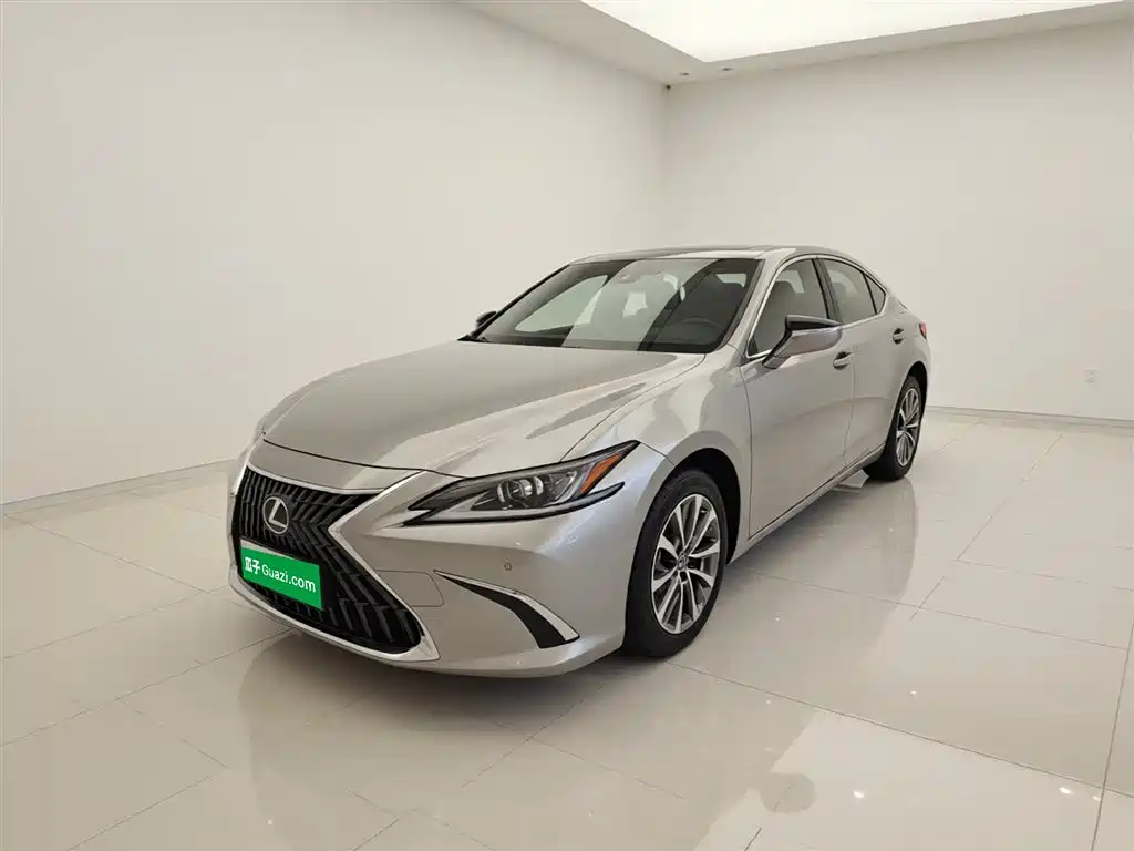 Lexus ES 2024