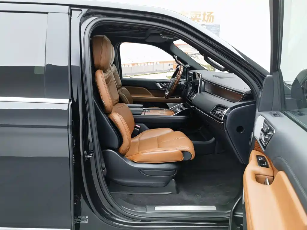Lincoln Navigator — миниатюра 23