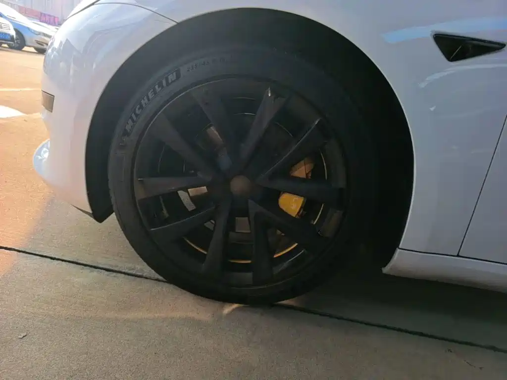 Tesla Model 3 — миниатюра 23