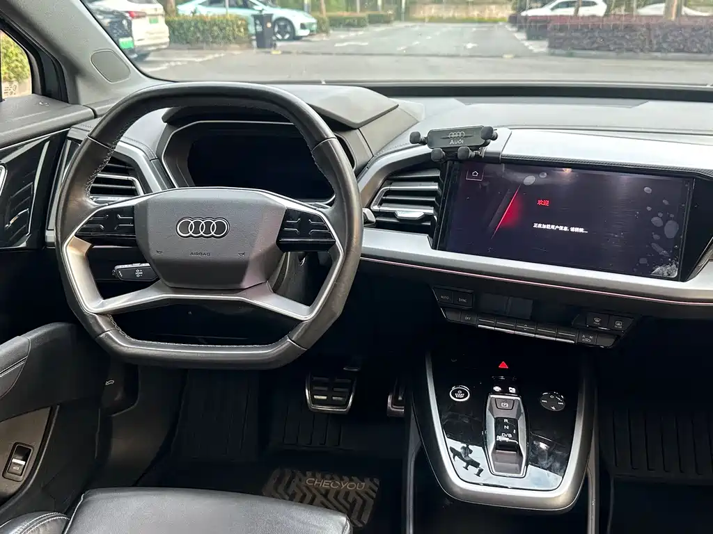 Audi Q4 e-tron — миниатюра 15