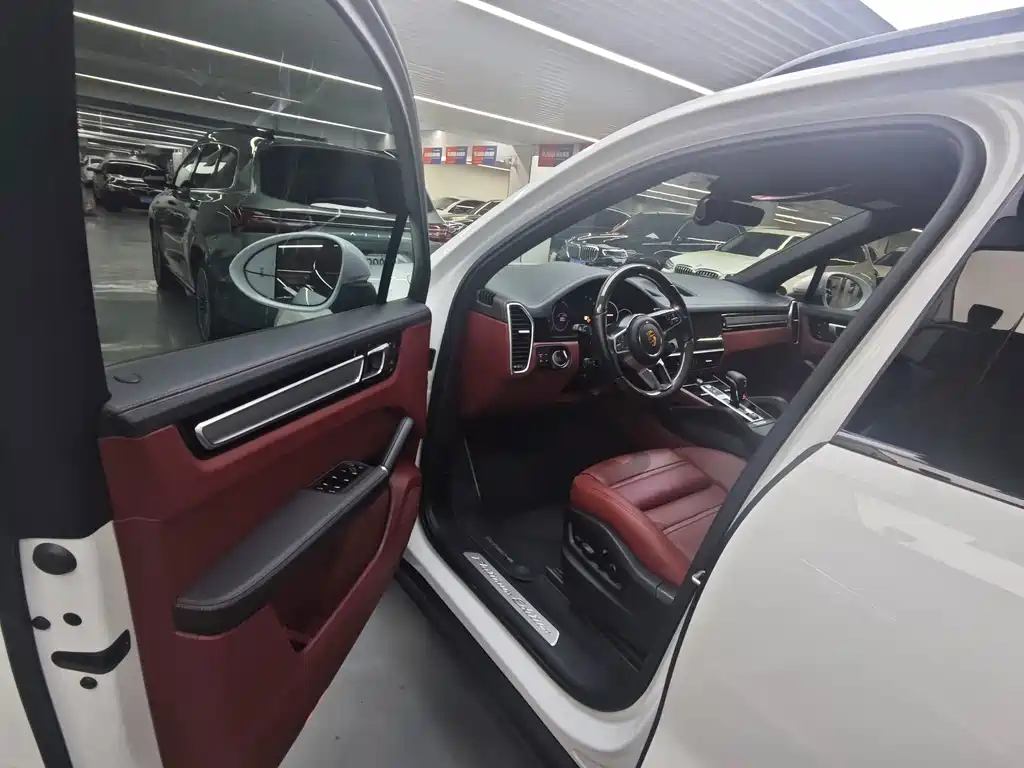 Porsche Cayenne — миниатюра 9
