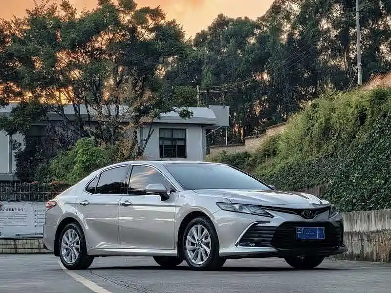 Toyota Camry — миниатюра 3