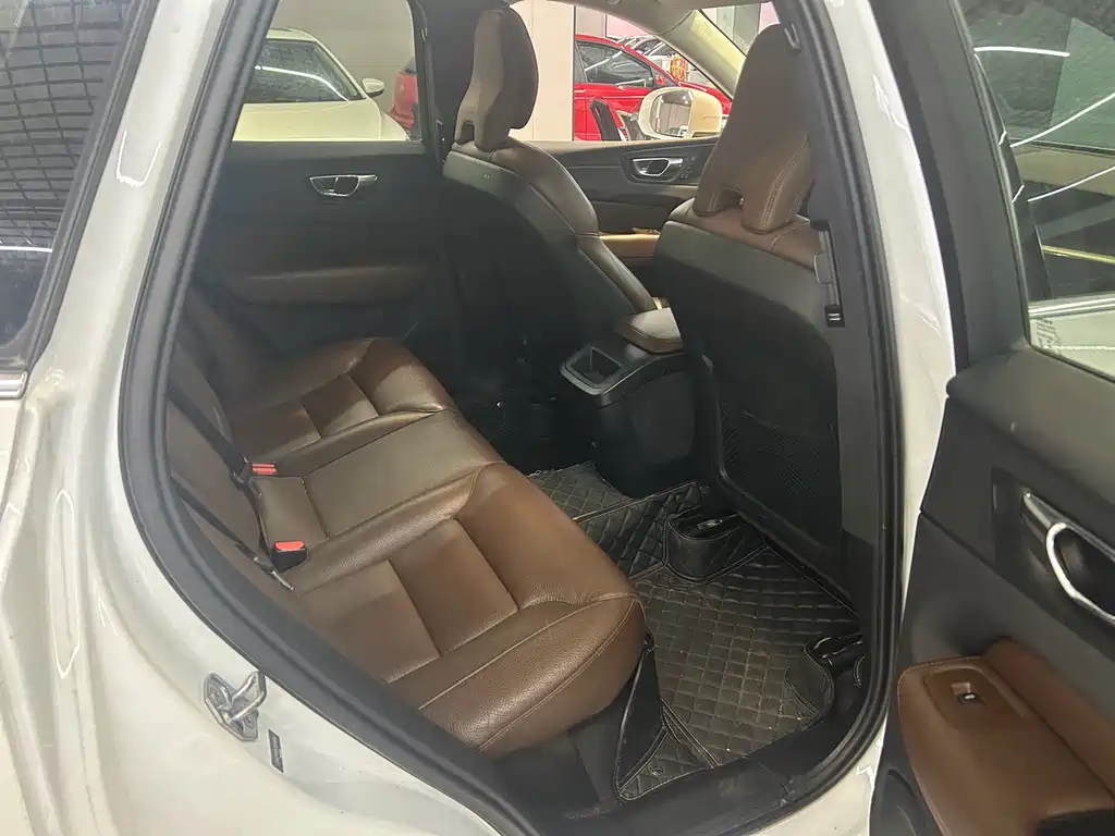 Volvo XC60 — миниатюра 6