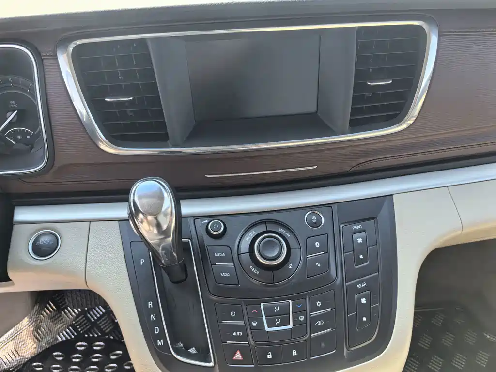 Buick GL8 — миниатюра 14