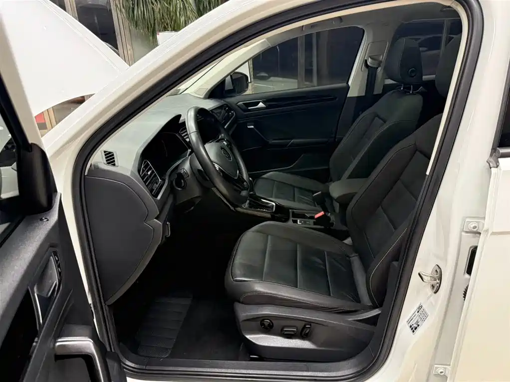 VOLKSWAGEN T ROC EXPLORING SONGS