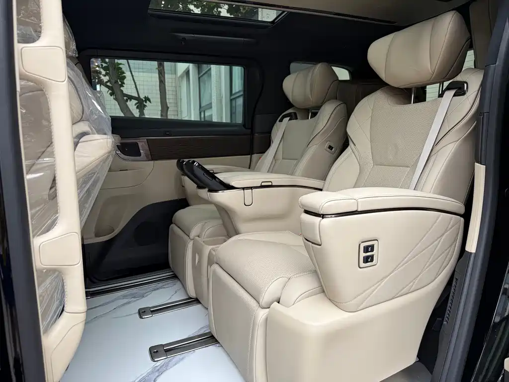 Toyota Alphard — миниатюра 34