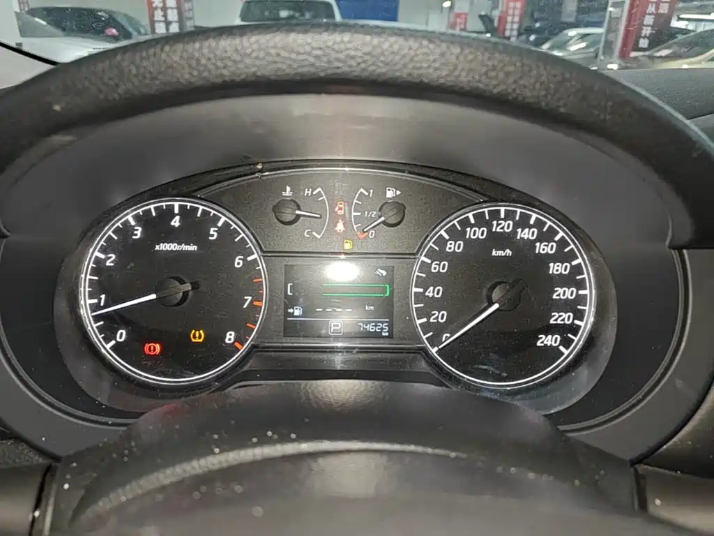 Nissan Tiida — миниатюра 12