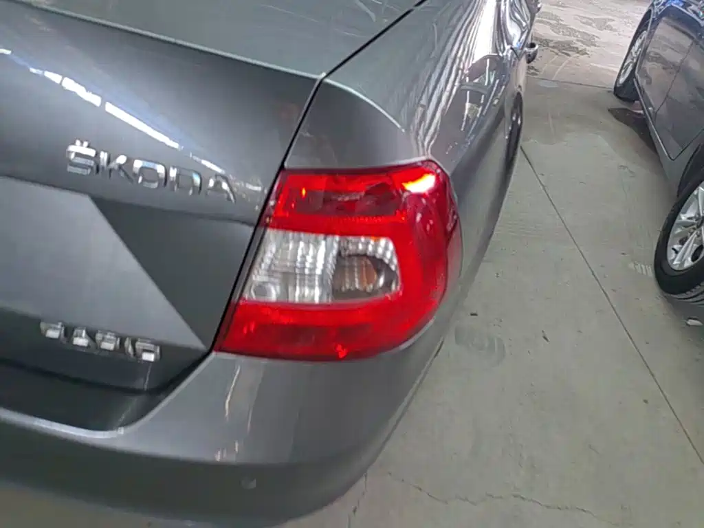 Skoda Rapid — миниатюра 8