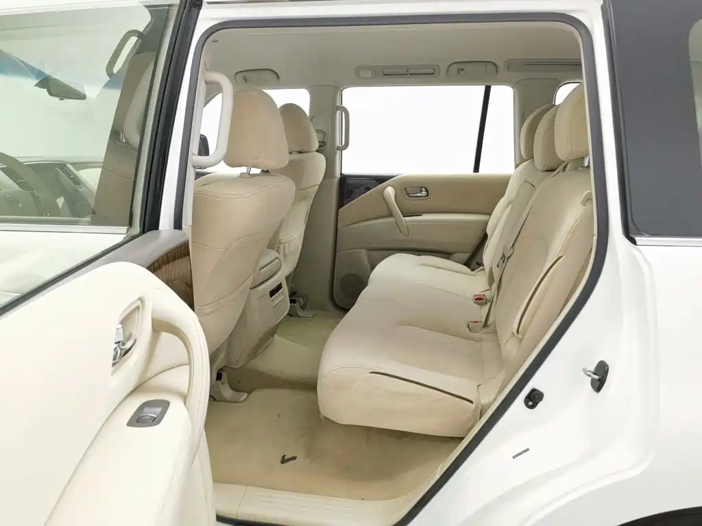 Nissan Patrol — миниатюра 15