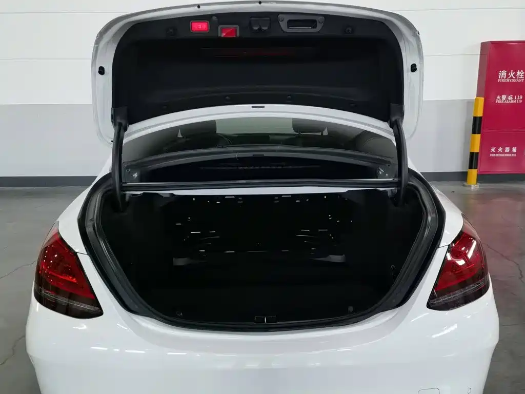 Mercedes-Benz C-Class — миниатюра 16