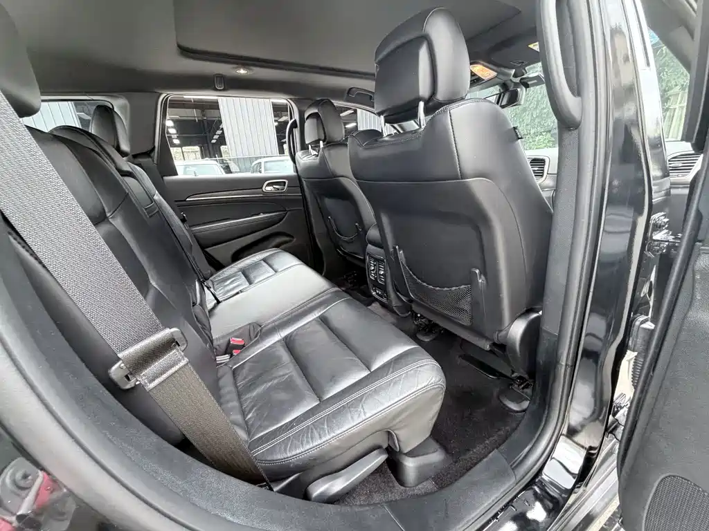Jeep Grand Cherokee (Import) — миниатюра 9