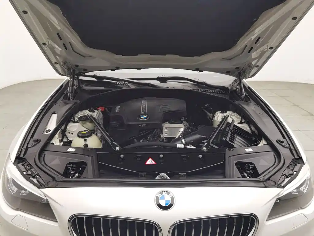 BMW 5 Series — миниатюра 6
