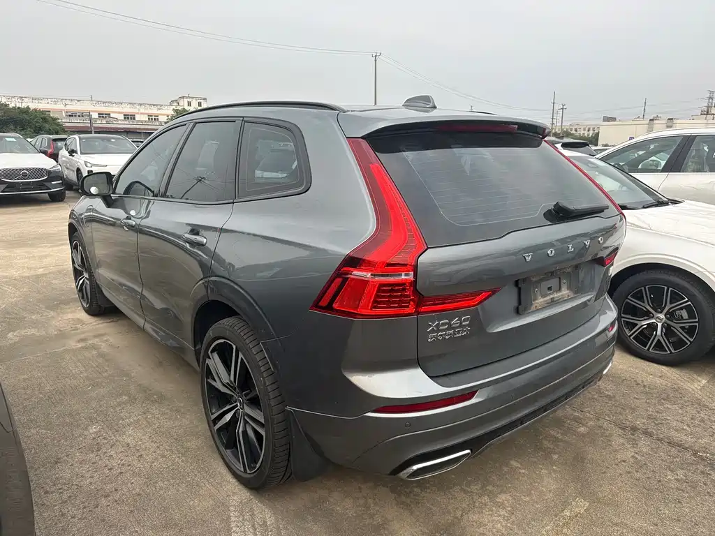 Volvo XC60 PHEV — миниатюра 6