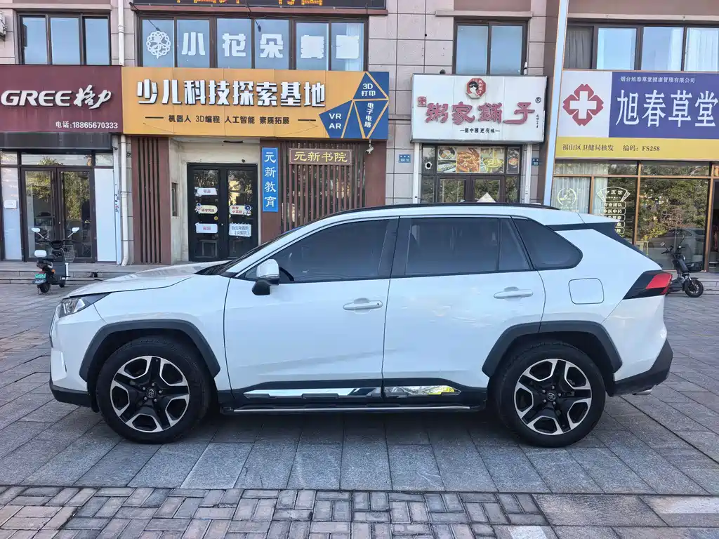 Toyota RAV4 — миниатюра 7