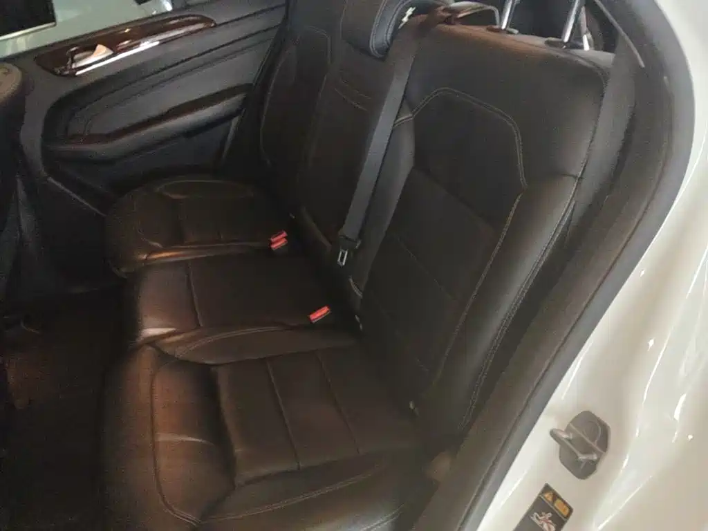 Mercedes-Benz M-Class — миниатюра 13