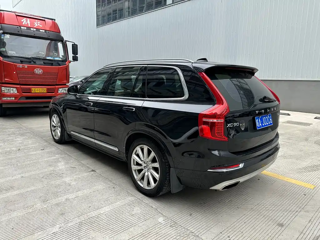 Volvo XC90 — миниатюра 4
