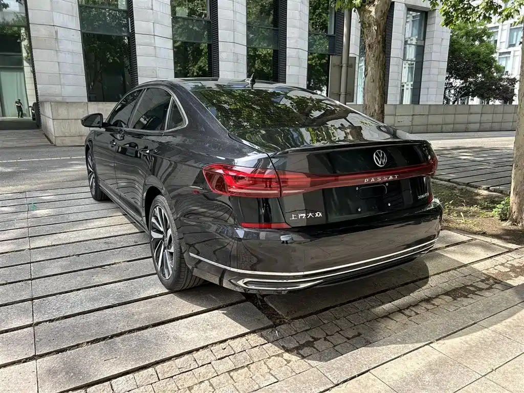 Volkswagen Passat 2022 330TSI Elite