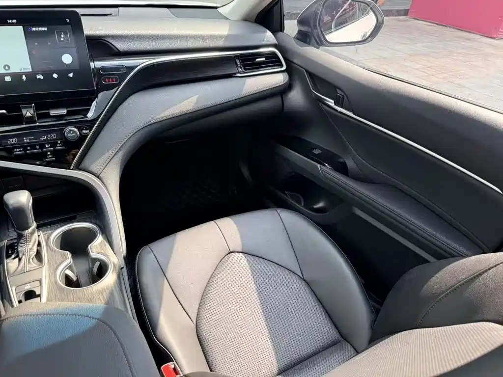 Toyota Camry — миниатюра 4