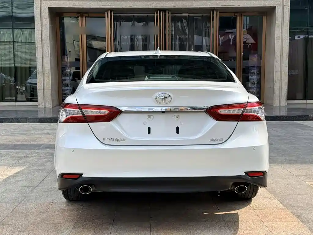 Toyota Camry — миниатюра 11
