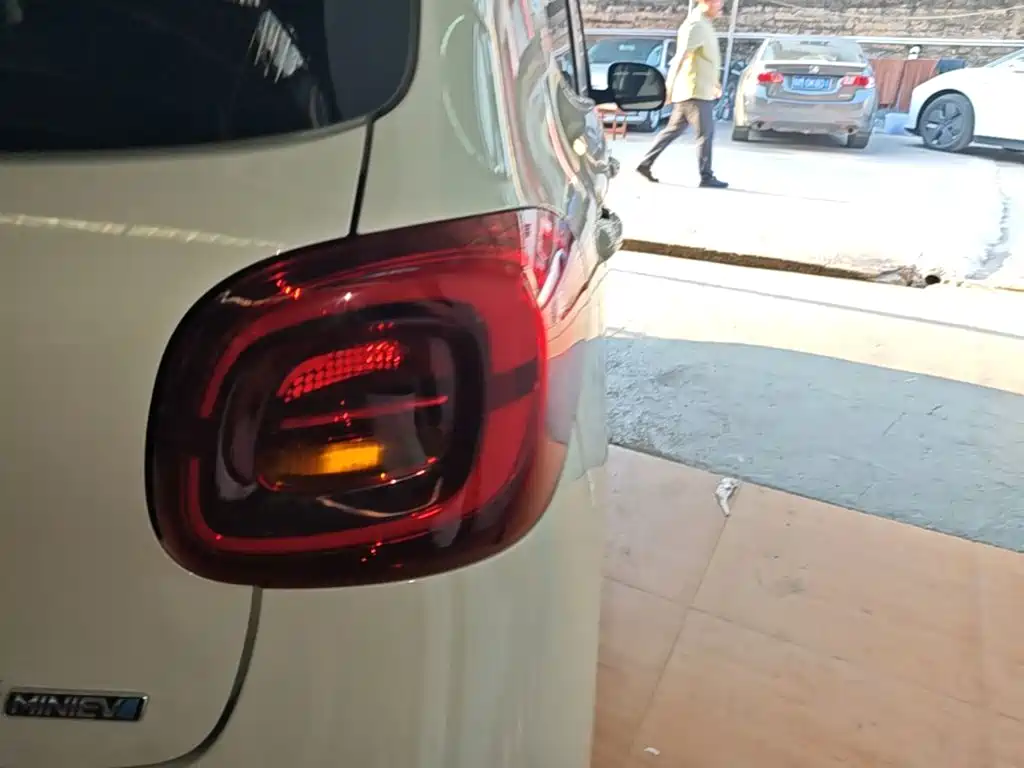 Wuling MINIEV — миниатюра 8