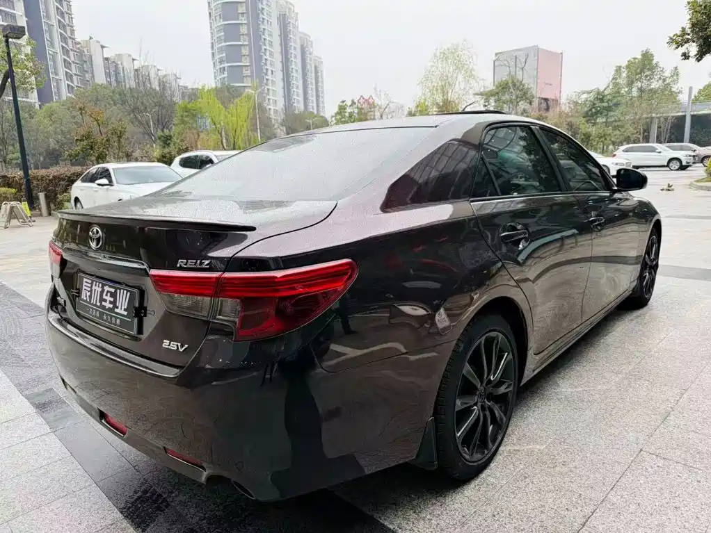 Toyota Reiz — миниатюра 5