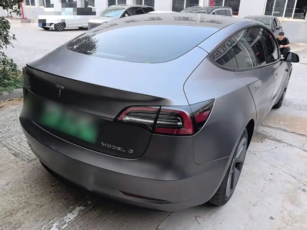 Tesla Model 3 — миниатюра 7