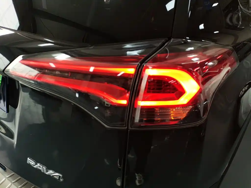 Toyota RAV4 — миниатюра 24