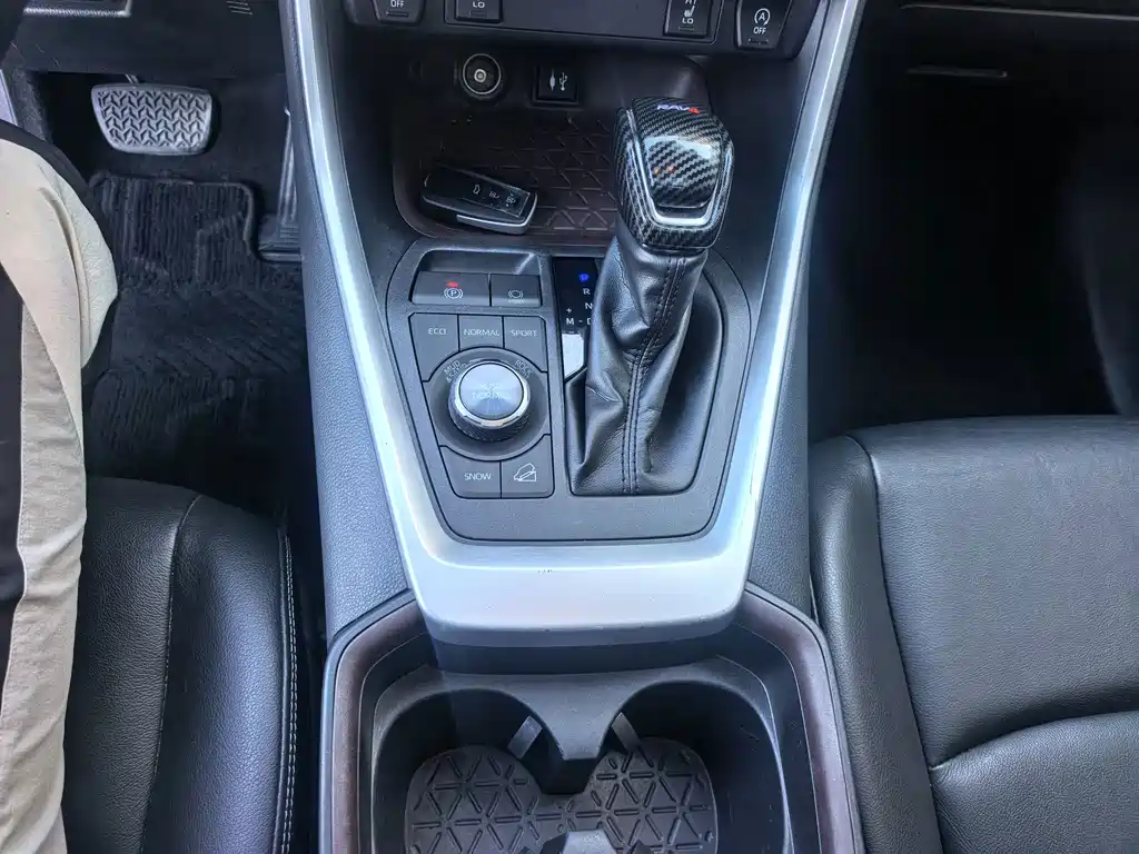 Toyota RAV4 — миниатюра 15