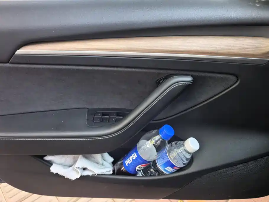 Tesla Model 3 — миниатюра 7