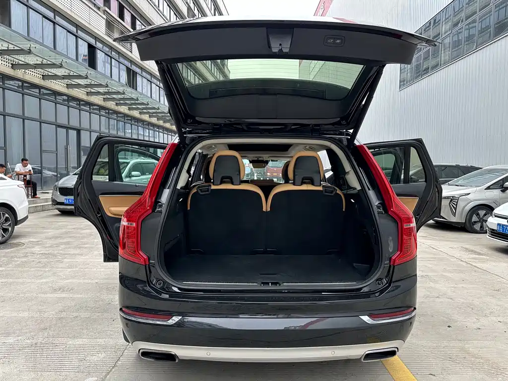 Volvo XC90 — миниатюра 8