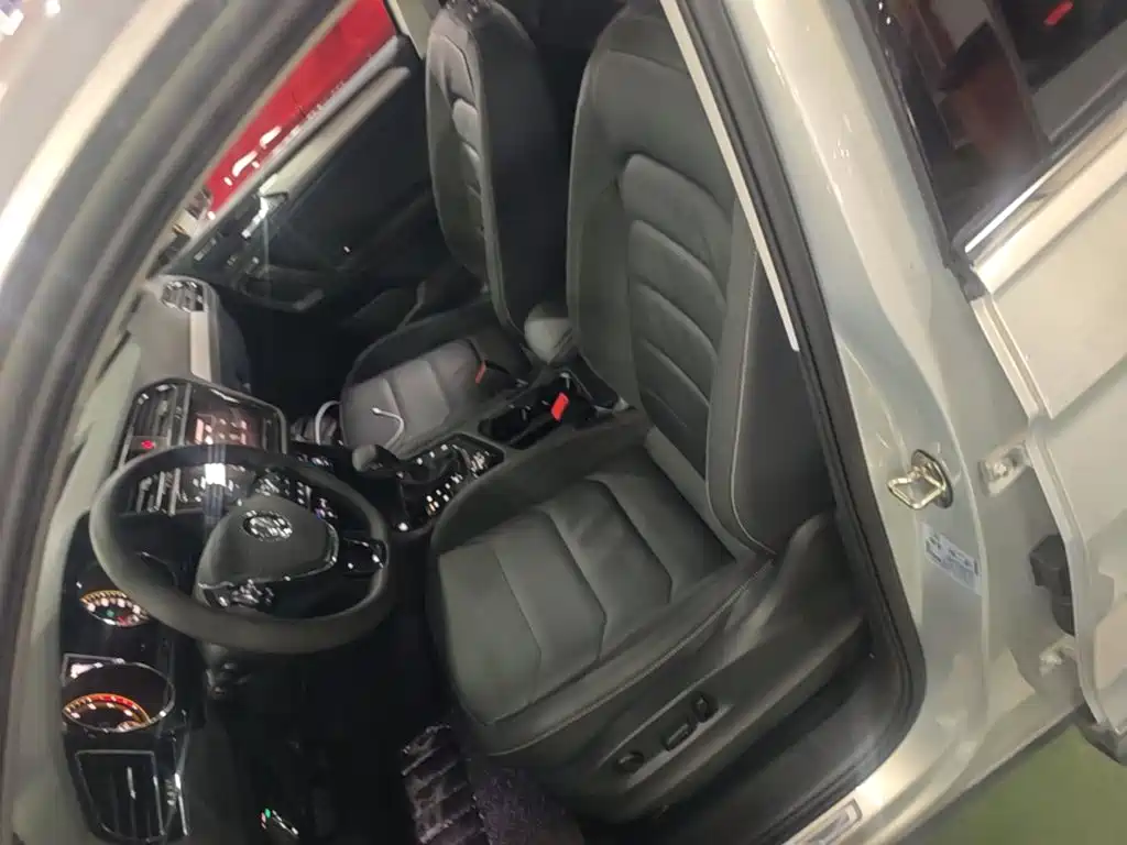 Volkswagen Tiguan L — миниатюра 15