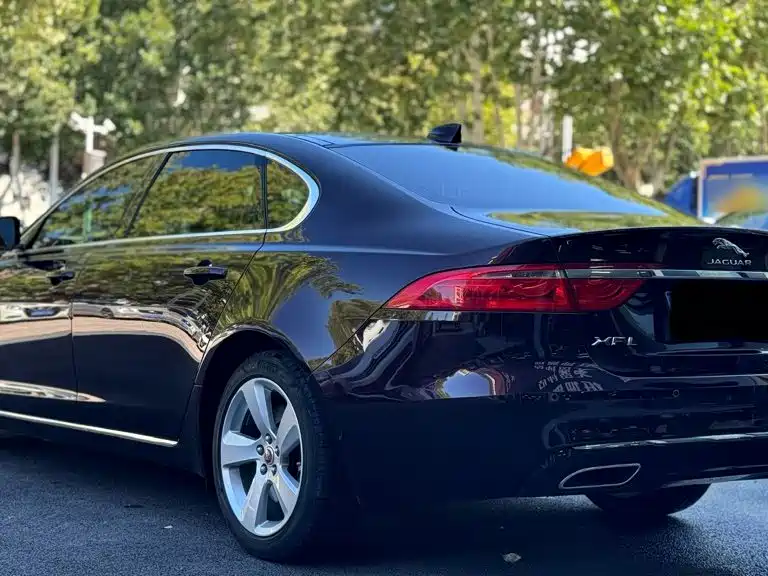 Jaguar XFL — миниатюра 5