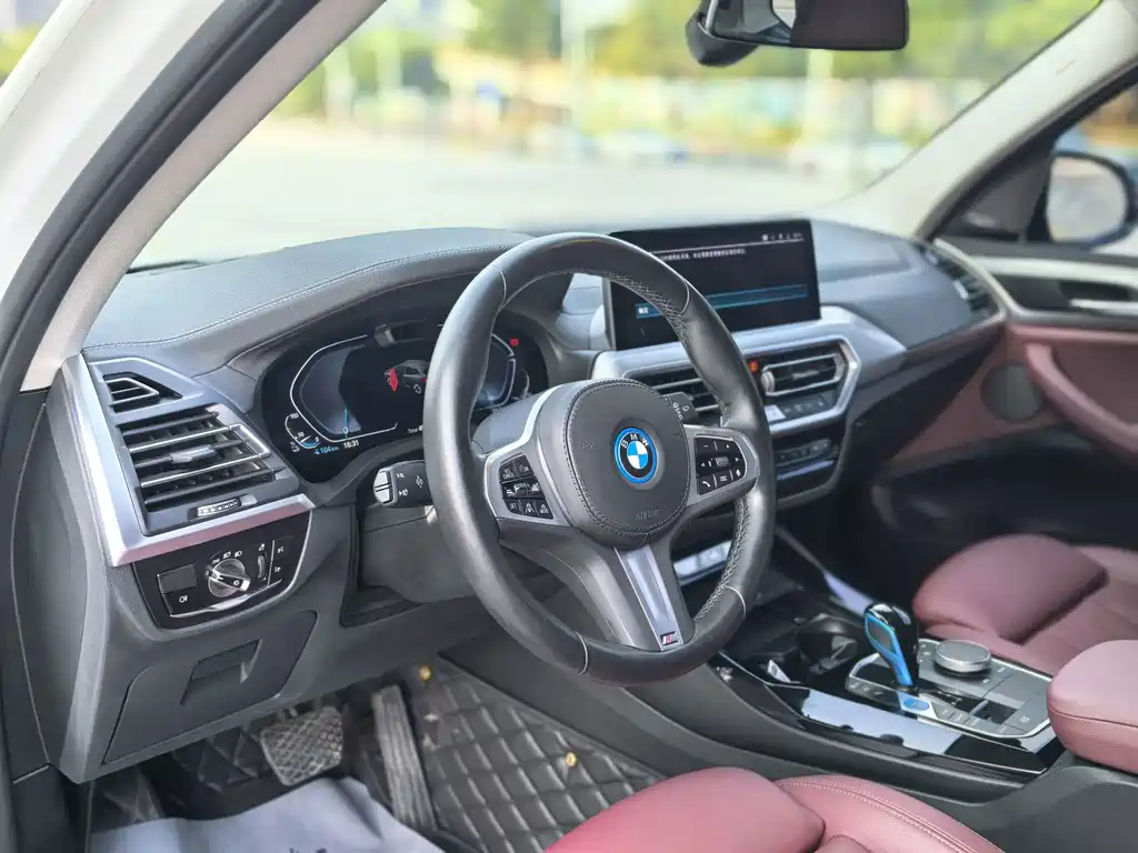 BMW iX3 — миниатюра 9