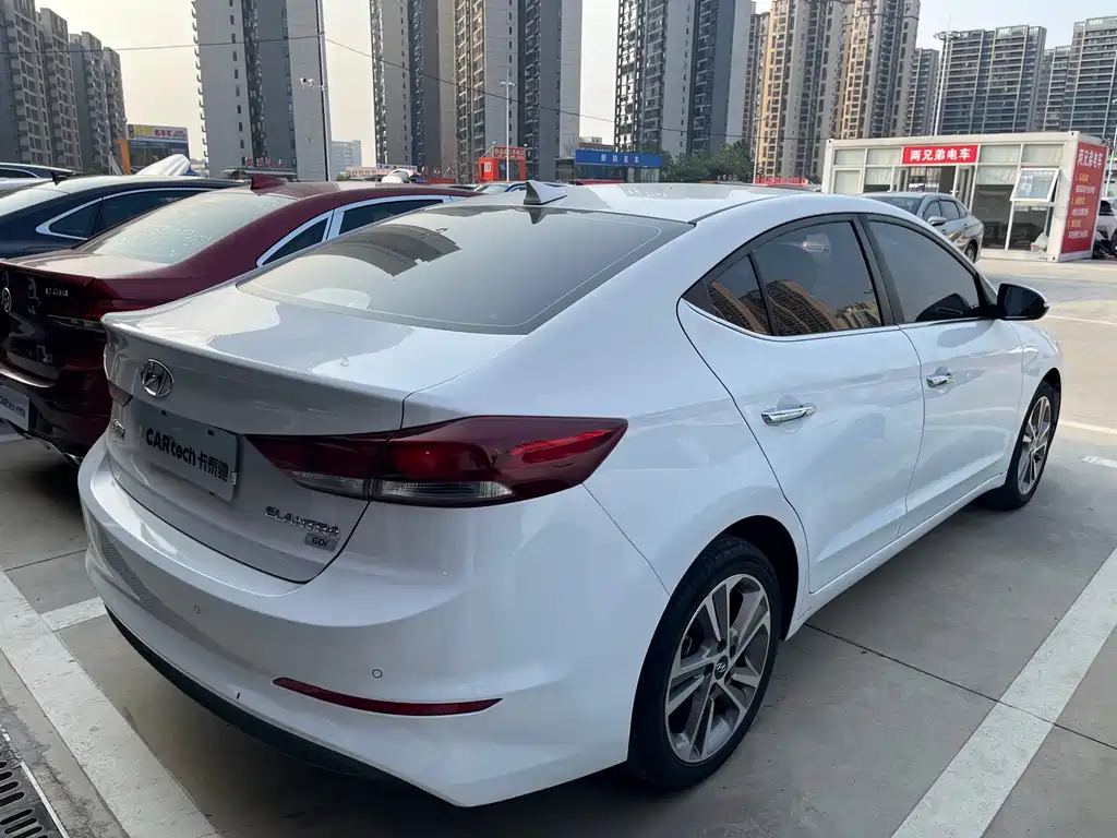 Hyundai Elantra — миниатюра 17